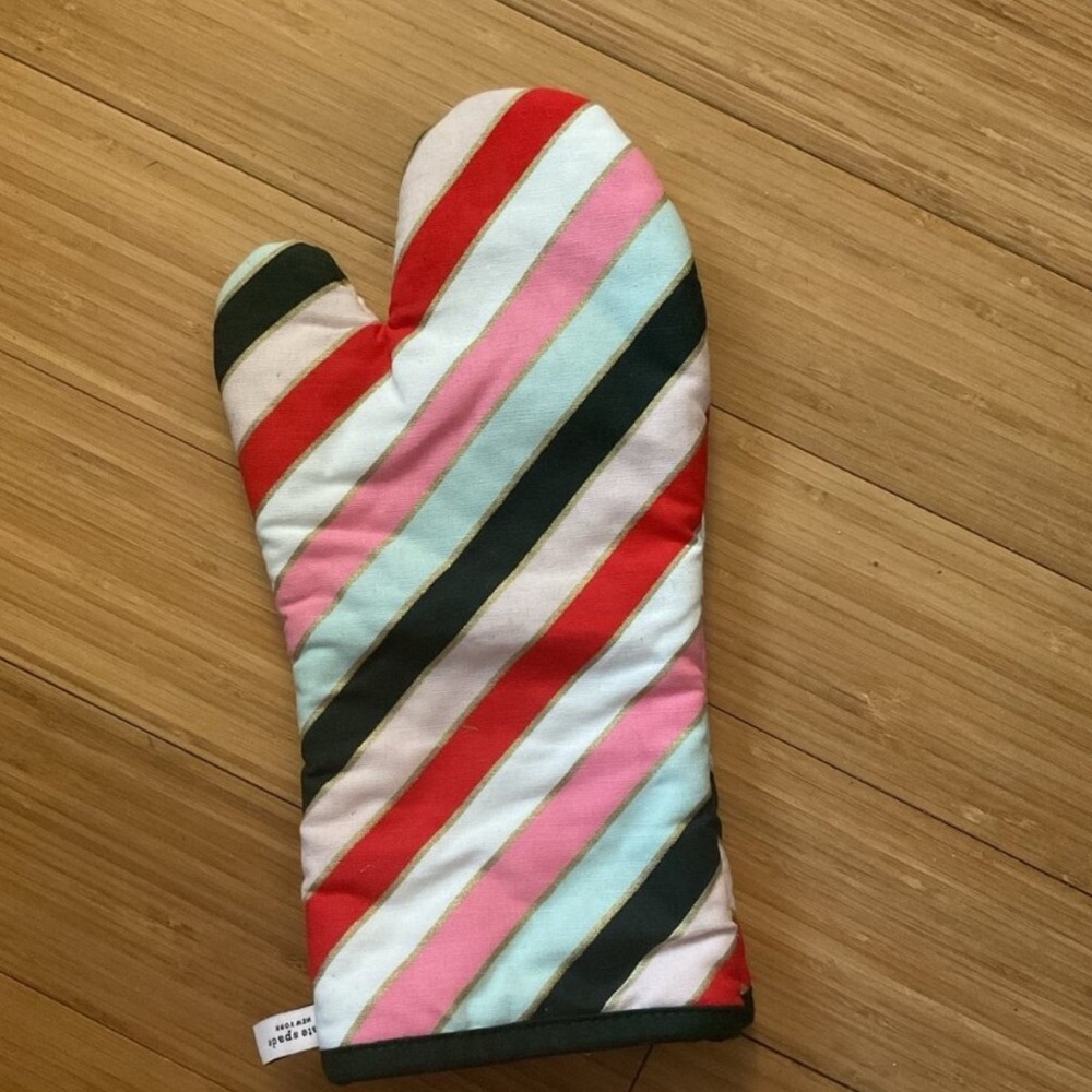🪩 3/$20 Kate Spade Christmas Candy Stripe Oven Mitt